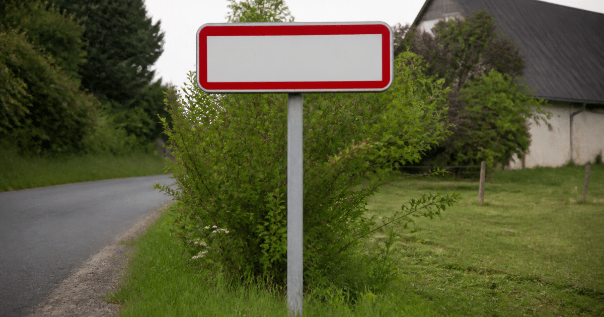 Panneau entree village affichant population Saint-Remy-sur-Avre