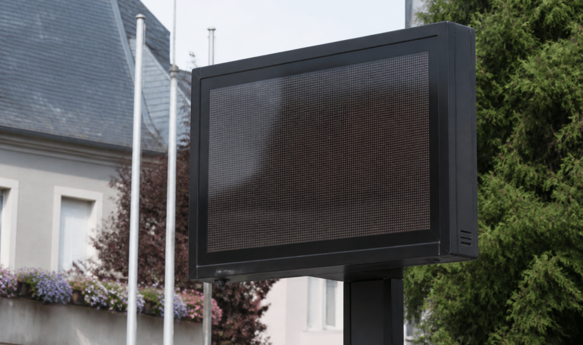 Panneau ville affichant population Behren-lès-Forbach en chiffres