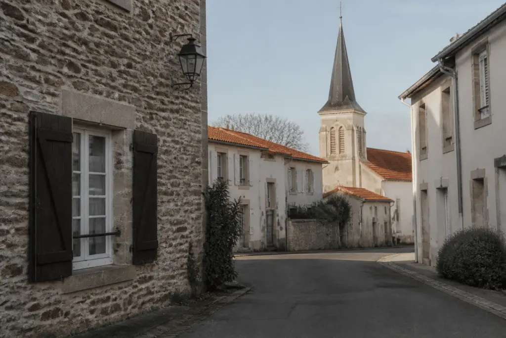 Maisons villages avec eglise et commerce local Sevremoine